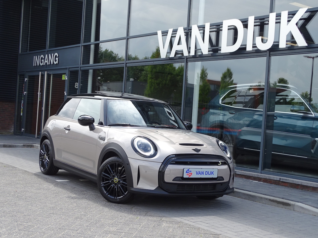MINI Mini-Electric - MINI Electric Collection Pano.Dak Ada.Led Apple-CarPlay Leder Camera Getint-Glas 17" LM Ve - AutoWereld.nl
