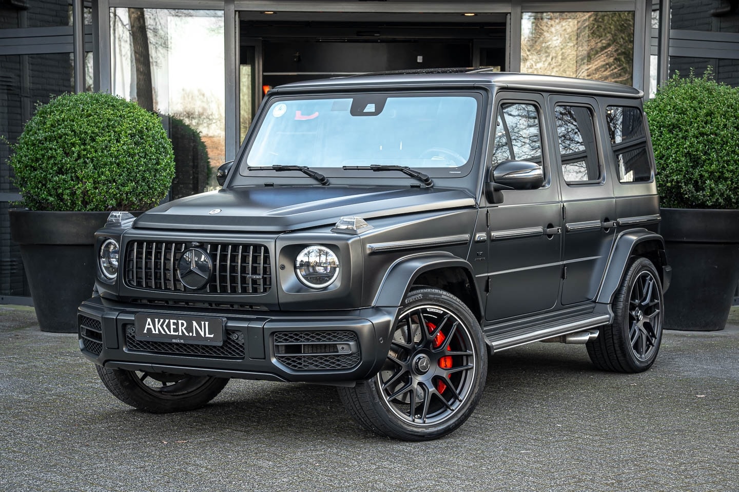 Mercedes-Benz G-klasse - G63 AMG Night Pakket | 360° Camera | Massage | Burmester 3D (585 pk) - AutoWereld.nl