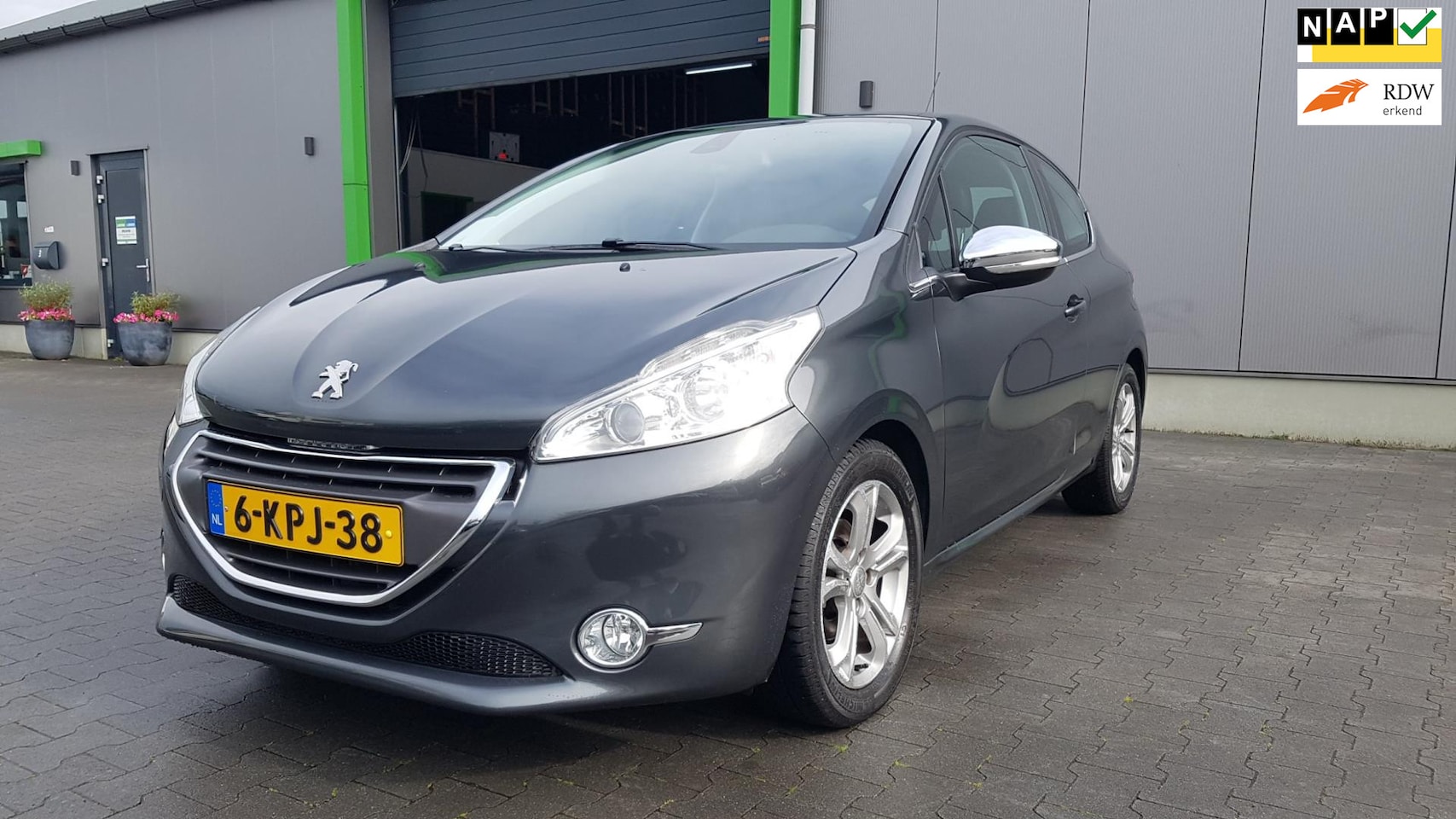 Peugeot 208 - 1.6 VTi Allure in zeer nette staat Zeer lage KM stand Half leder Climate Cruise Navi Carpl - AutoWereld.nl