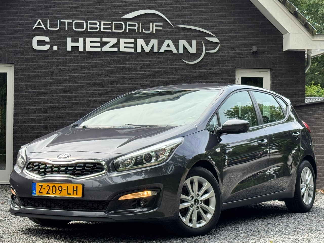 Kia Cee'd - 1.4 101PK DynamicLine AUX USB MF STUURWIEL LEDER STOELVERWARMING AIRCO - AutoWereld.nl