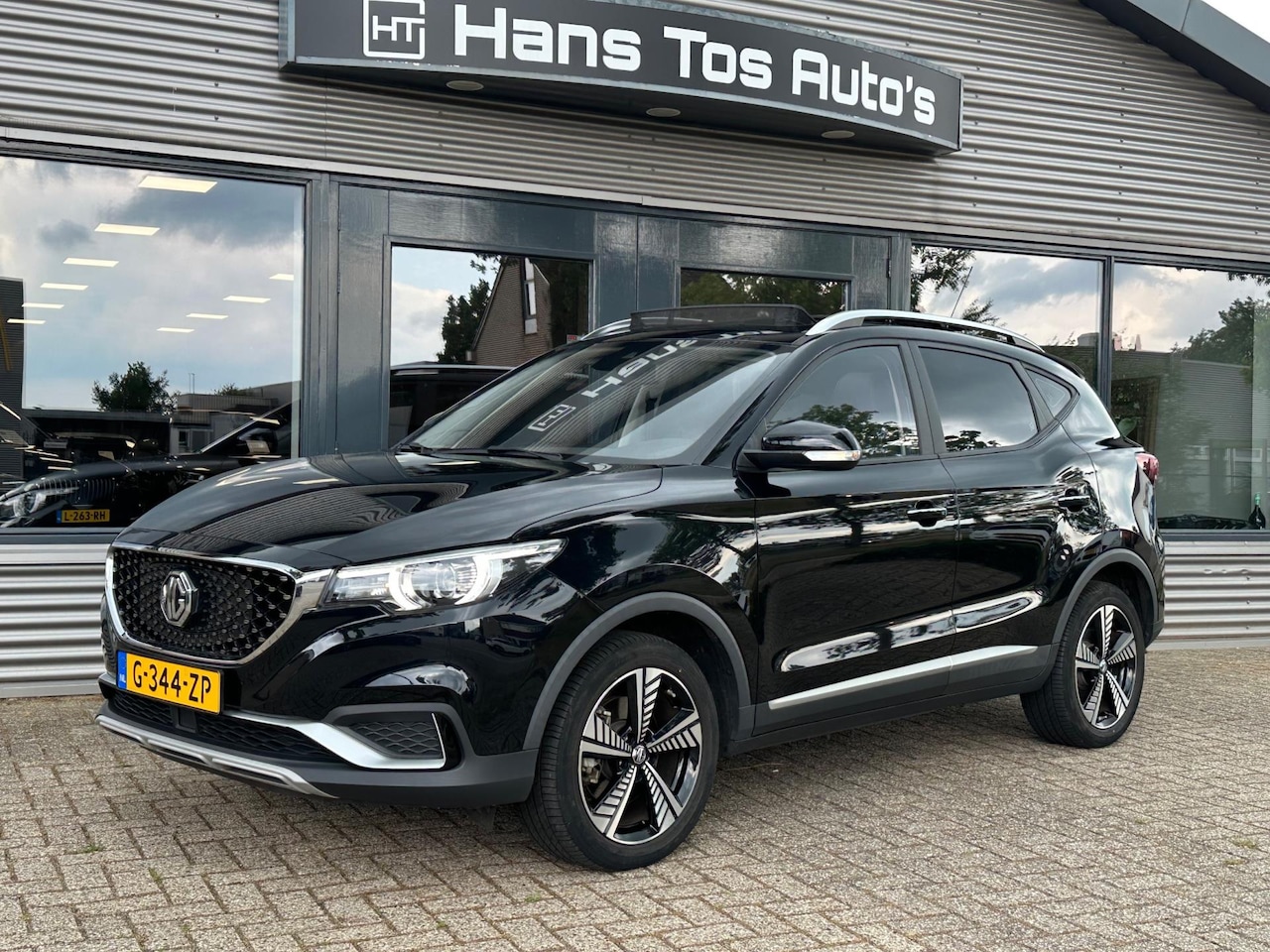 MG ZS - Luxury 45 kWh Panorama /Leer / Adapt.crc /Camera - AutoWereld.nl