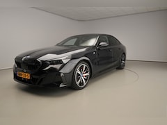 BMW i5 - eDrive40 | M-Sportpakket | LED | Navigatie | Trekhaak | Active cruise | Sportstoelen | DAB