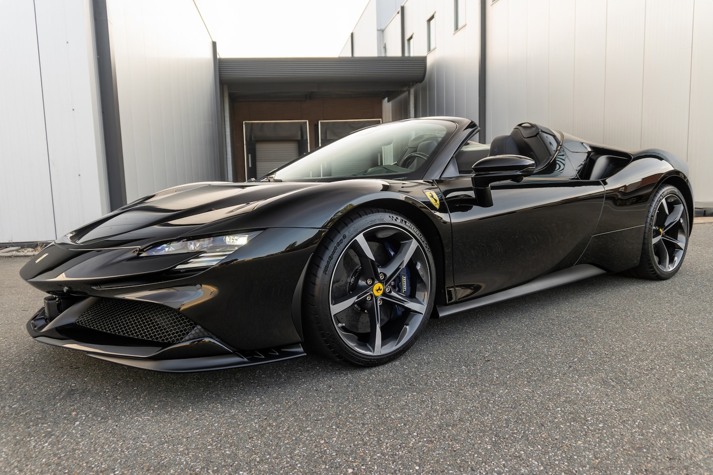 Ferrari SF90 Spider - V8 - Orig NL - Nero Stellato - AutoWereld.nl