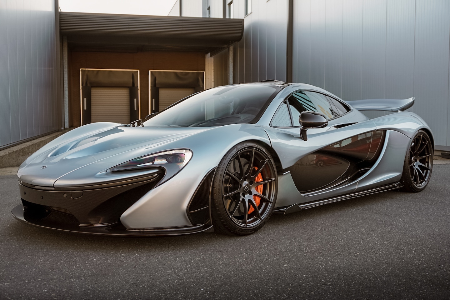 McLaren P1 - 3.8 V8 - MSO Mercury Silver - 1 of 375 - AutoWereld.nl