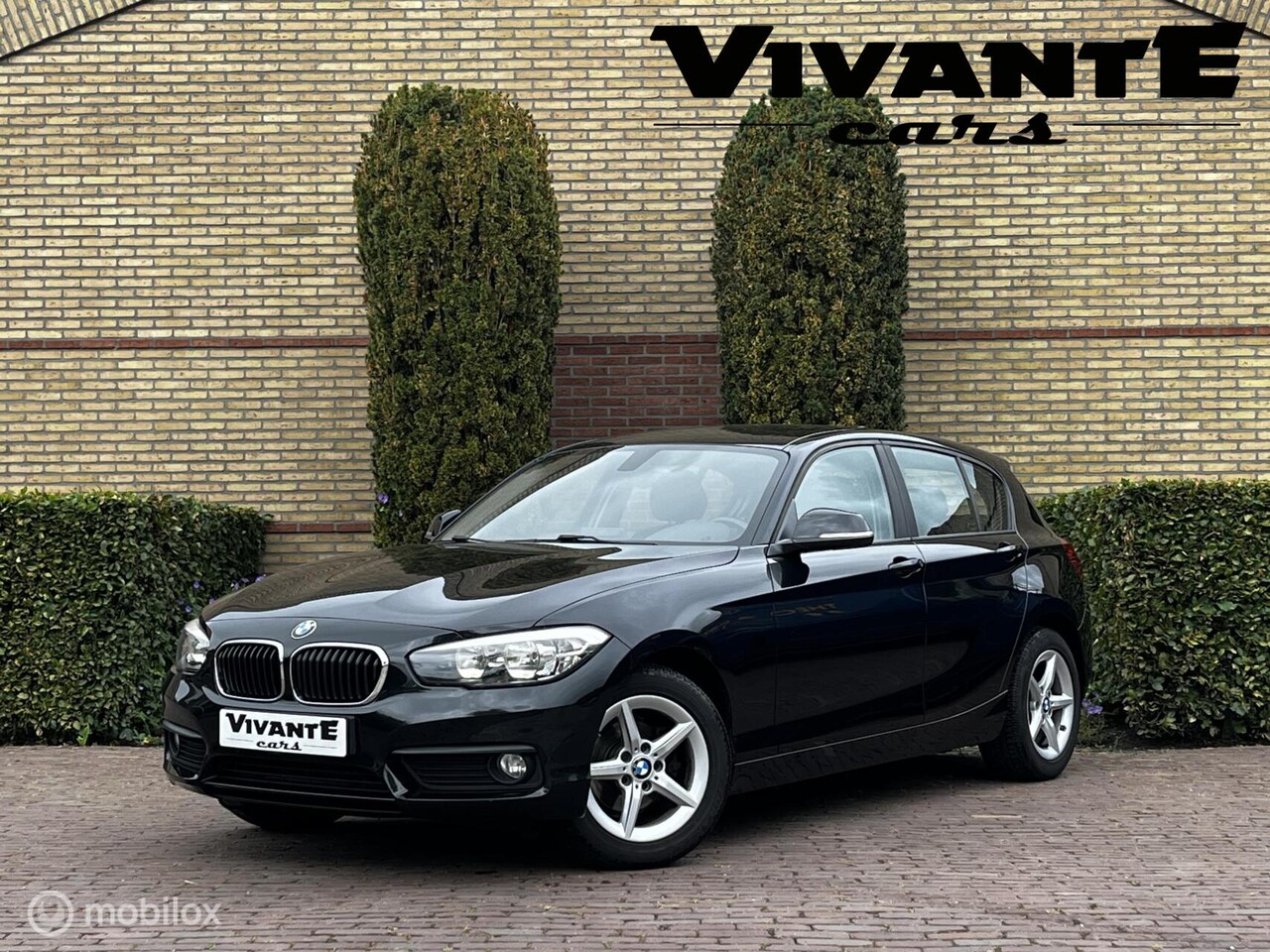 BMW 1-serie - 116i Essential *5Drs*Nav*PDC *Dealer onderhouden - AutoWereld.nl