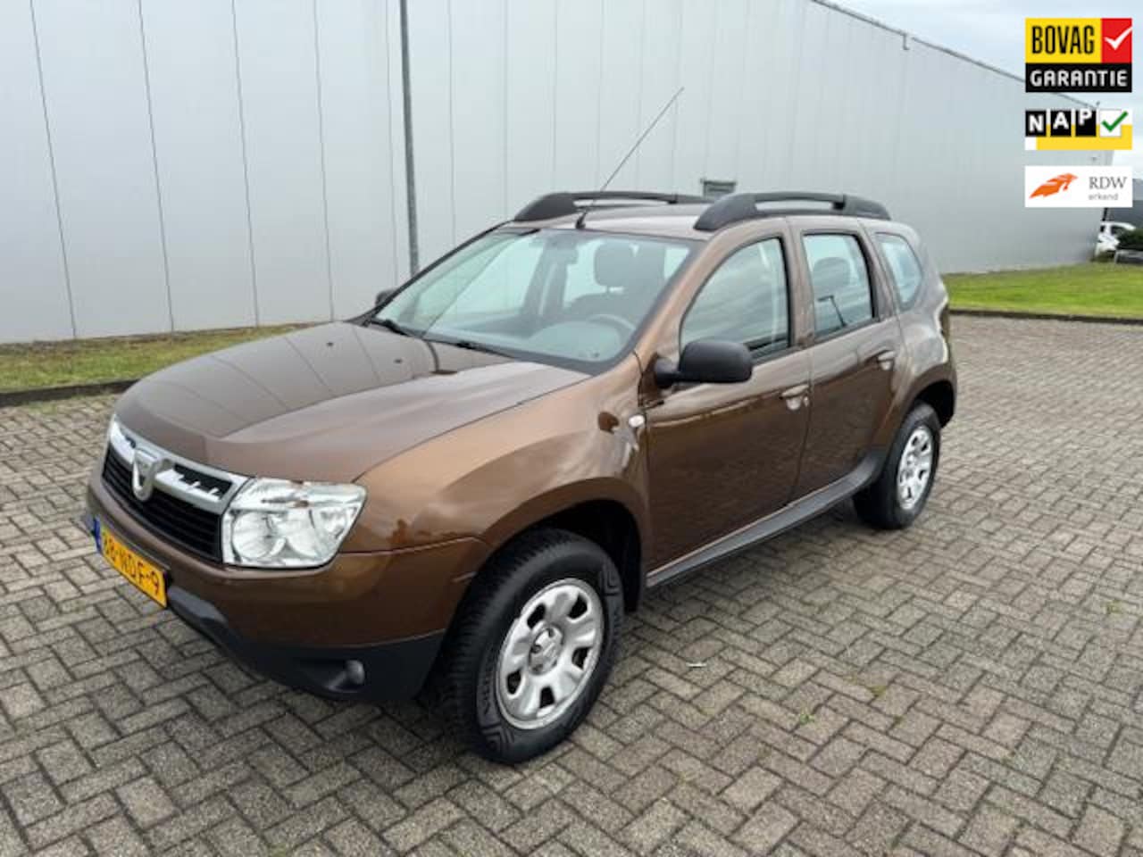 Dacia Duster - 1.6 Lauréate 2wd 1.6 Lauréate 2wd , airco , trekhaak - AutoWereld.nl