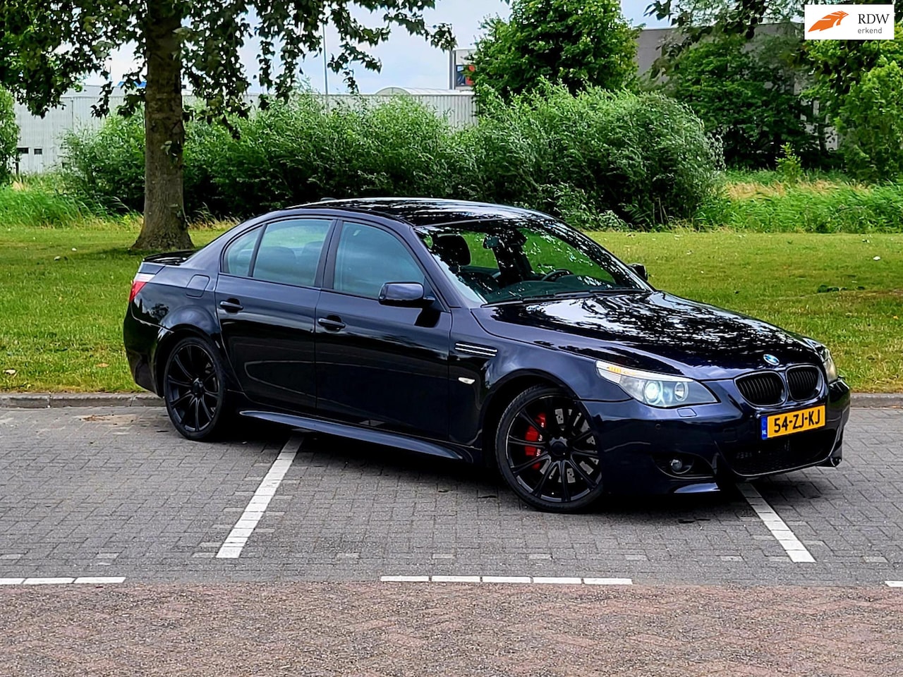BMW 5-serie - 530i Executive M-Pakket / Automaat / NAvi / Carplay / Camera - AutoWereld.nl