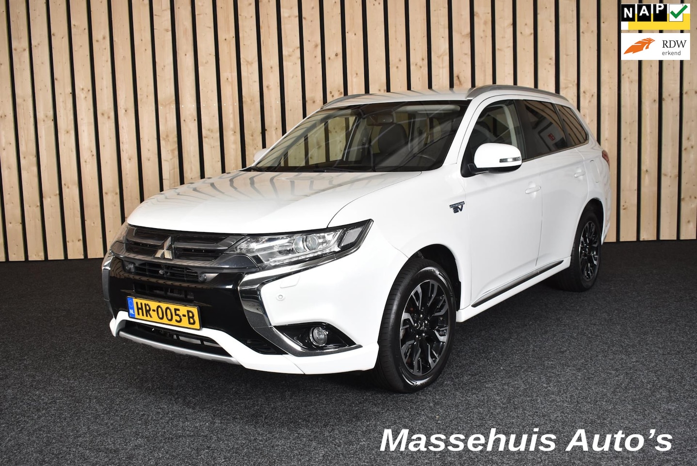 Mitsubishi Outlander - 2.0 PHEV Executive Edition 141dkm 4WD Trekhaak Camera Navi Clima Cruise Nwe model Nwe APK - AutoWereld.nl