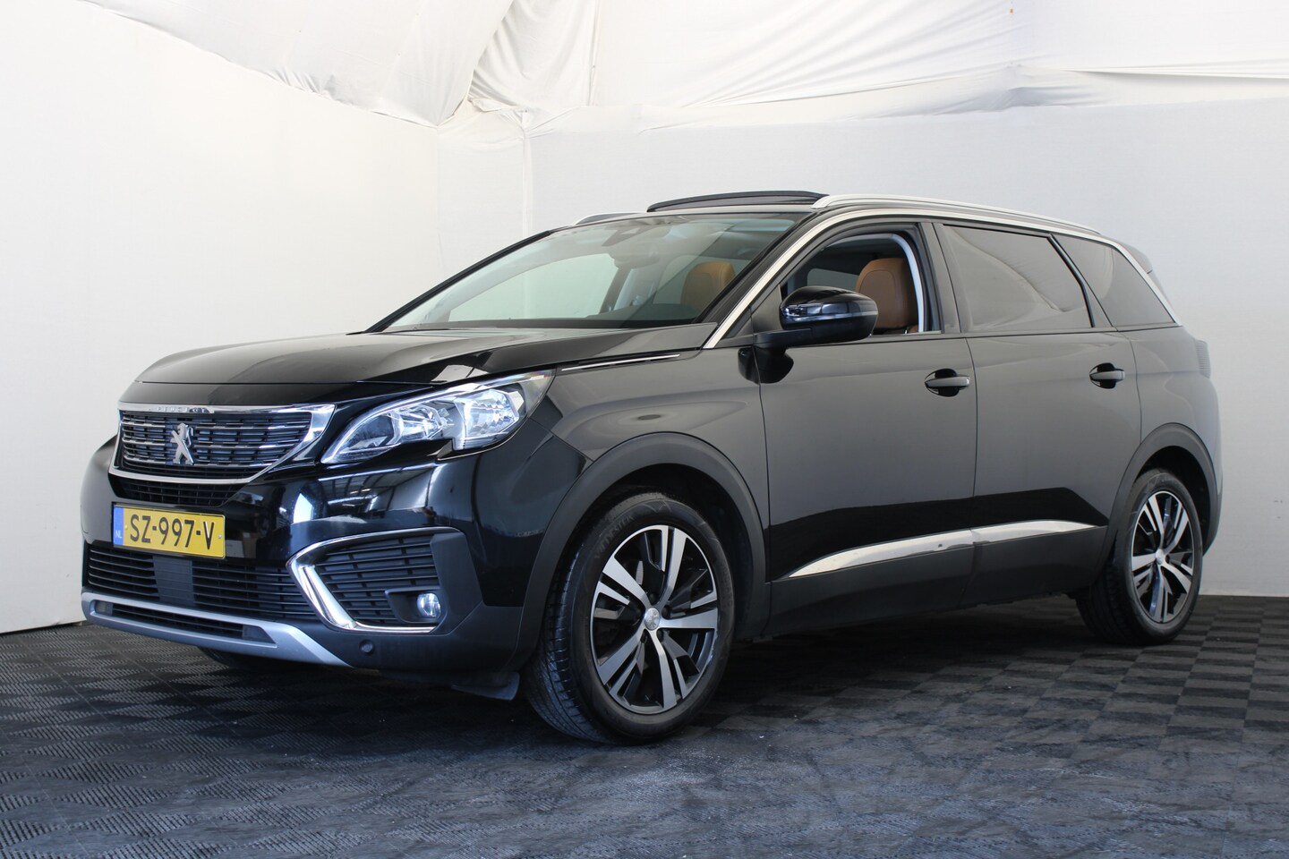 Peugeot 5008 - 1.2 PureTech Allure |Pano|Leder|Trekhaak| - AutoWereld.nl