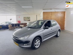 Peugeot 206 - 1.4 Gentry Apk Nieuw, 2e eigenaar, Automaat, Airco, Cruise, N.A.P, 5Deurs, 2 sleutels, Top