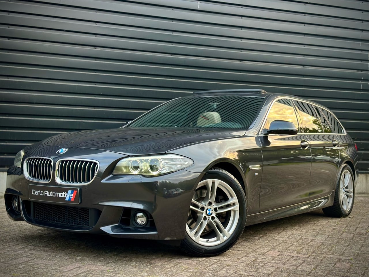 BMW 5-serie Touring - 520i M-SPORT PANO|VIRTUAL|COMFORTSTOEL|HAAK - AutoWereld.nl