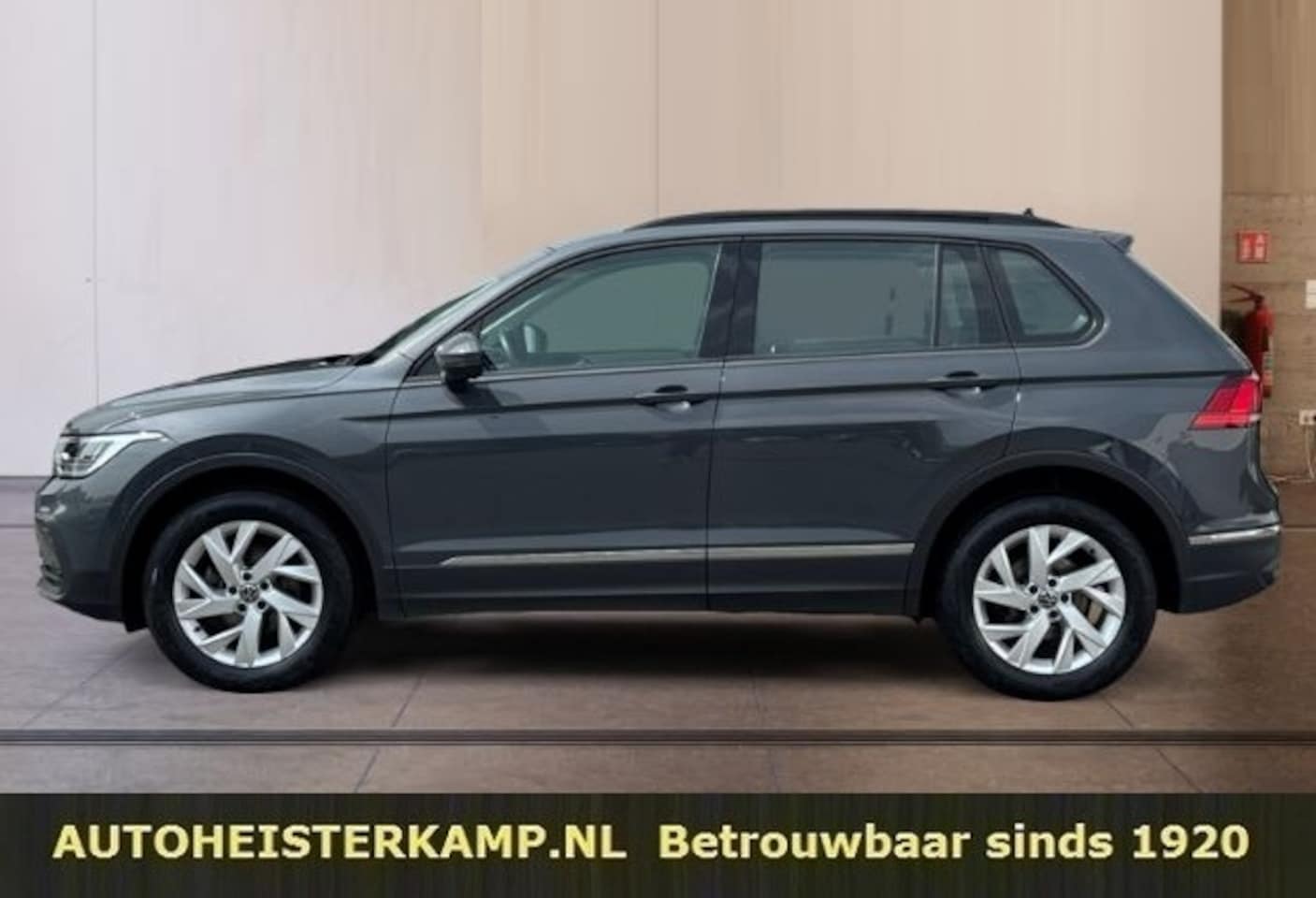 Volkswagen Tiguan - 2.0 TDI 4Motion ACC Navi LED PDC Stoelverwarming - AutoWereld.nl