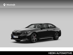 BMW 5-serie - 550e xDrive | M-Sportpakket Pro | 20'' M-Lichtmetaalvelgen Sterspaak | Harman Kardon | Ach