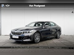 BMW i5 - Sedan eDrive40 M-Sport / Panoramadak / Comfort Acces / Elektrisch verstelbare stoelen / 4