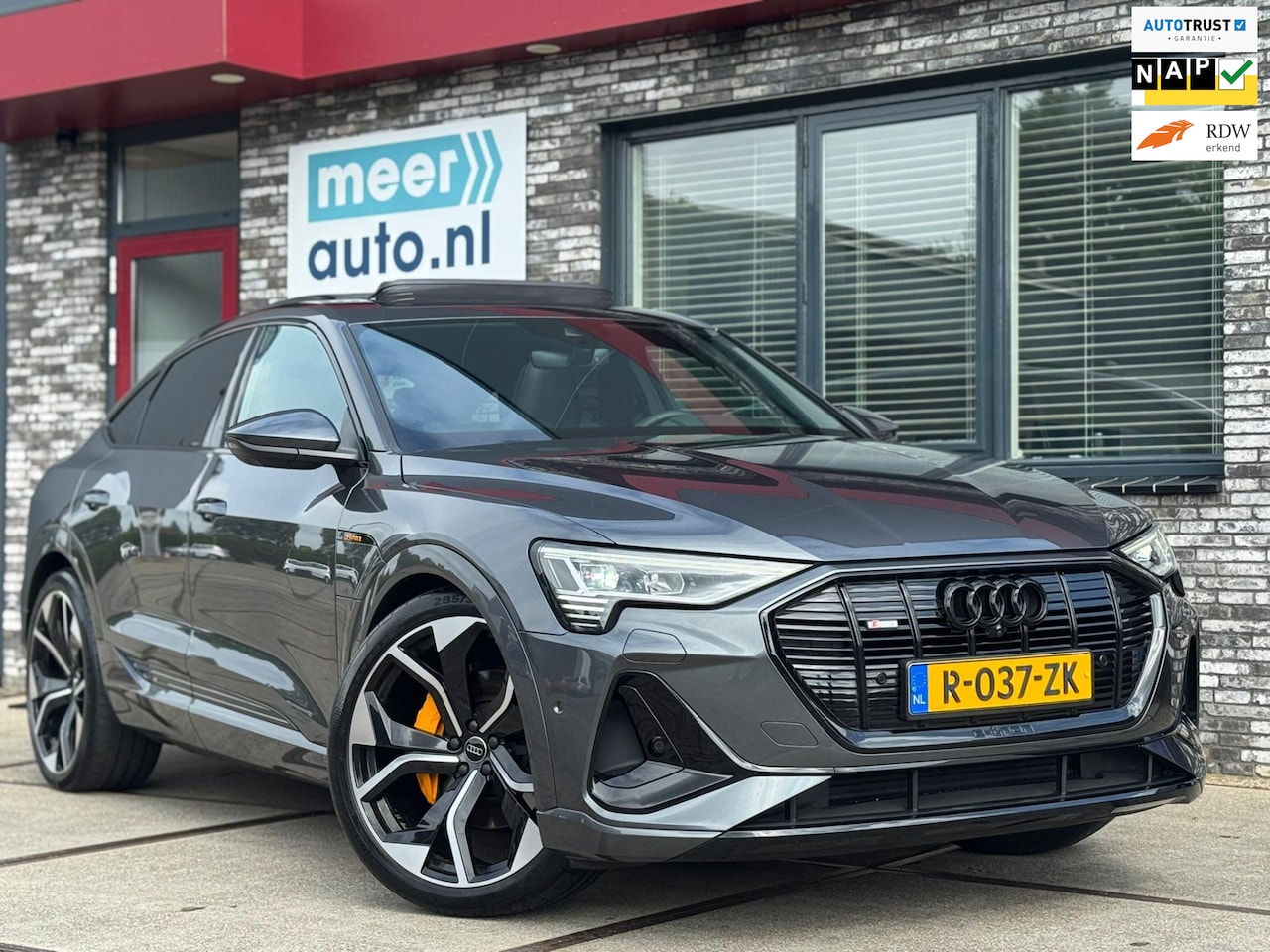 Audi e-tron Sportback - 55 quattro S-LINE VOL! RS-ZETELS l MATRIX l PANO l 360 l KEYLESS l B&O l ADAPT.CRUISE l LA - AutoWereld.nl
