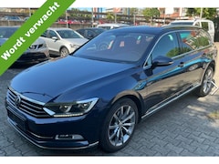 Volkswagen Passat Variant - 1.8 TSI 180PK Highline | Pano | ACC | Massage stoelen | Elec trekhaak