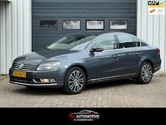 Volkswagen Passat - 1.6 TDI Highline BlueMotion NAVI / CRUISE