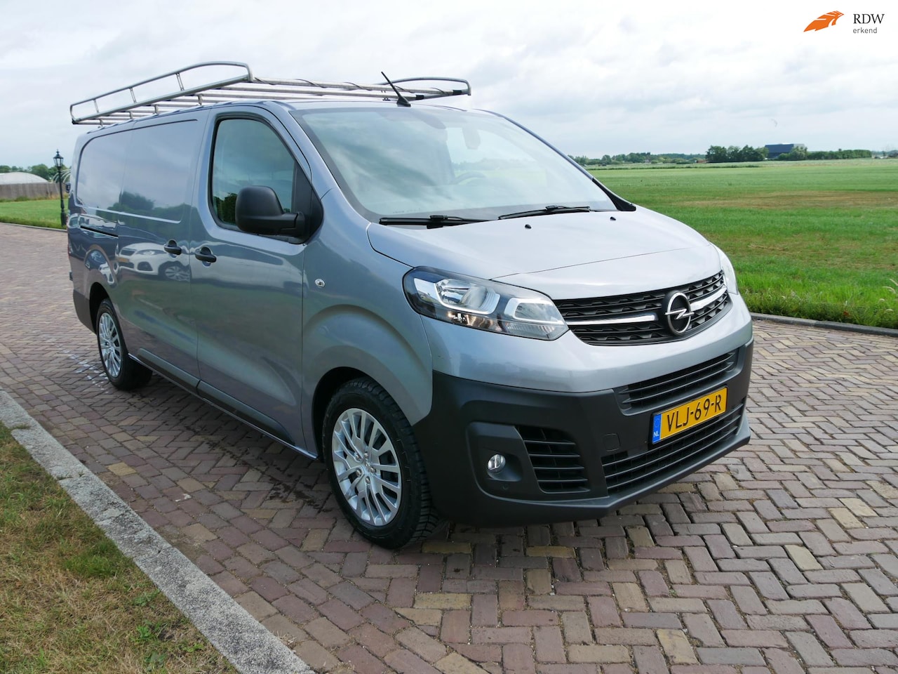 Opel Vivaro - 2.0 CDTI L2H1 Edition 90kW AC NAV CAMERA ** 10399 EX BTW** NEW CAR !!! - AutoWereld.nl