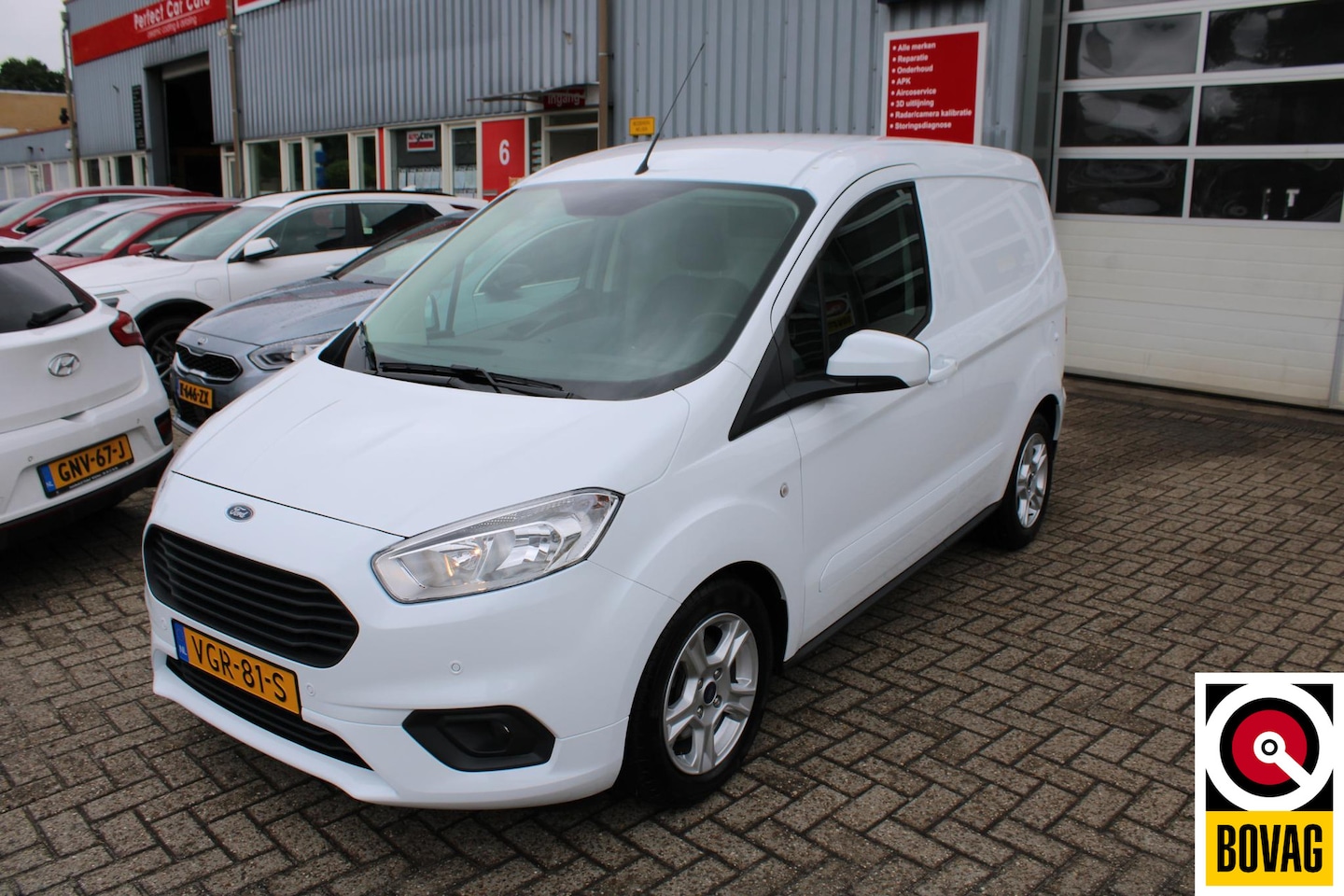 Ford Transit Courier - 1.0 Limited EcoBoost S&S 15363 km absolute nieuwstaat - AutoWereld.nl