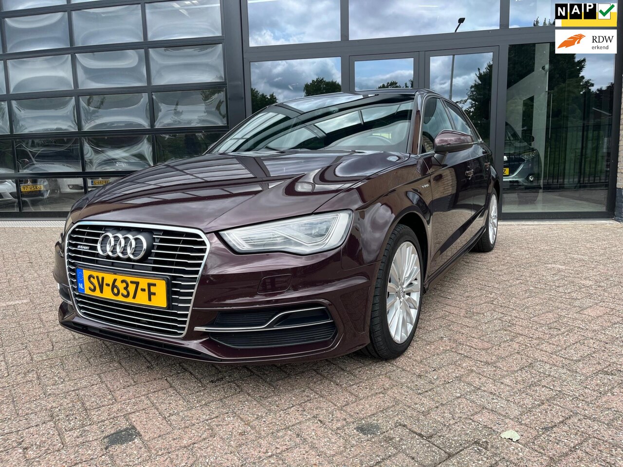 Audi A3 Sportback - 1.4 e-tron PHEV Attraction 1.4 e-tron PHEV Attraction, Panodak, Leer/stof,Clima - AutoWereld.nl