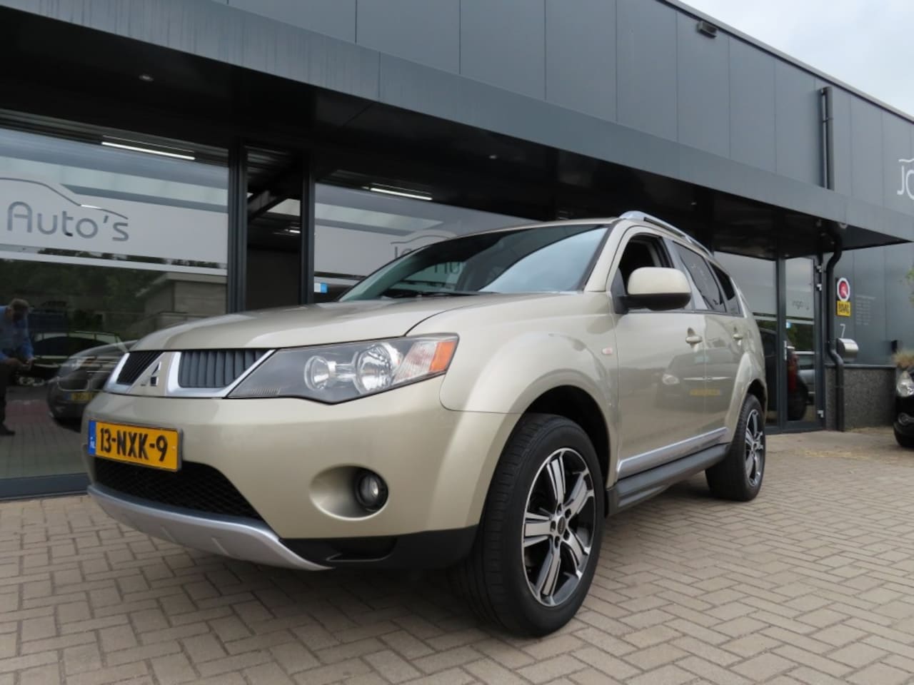 Mitsubishi Outlander - 2.4 Inspire Special Ed Ecc Cruise Navi Trekhaak 2010 - AutoWereld.nl