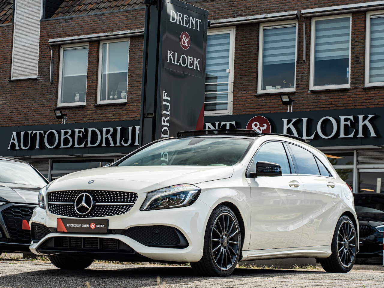 Mercedes-Benz A-klasse - 180 Ambition AMG PANO CAMERA LED NIGHT PAKKET 18 INCH - AutoWereld.nl