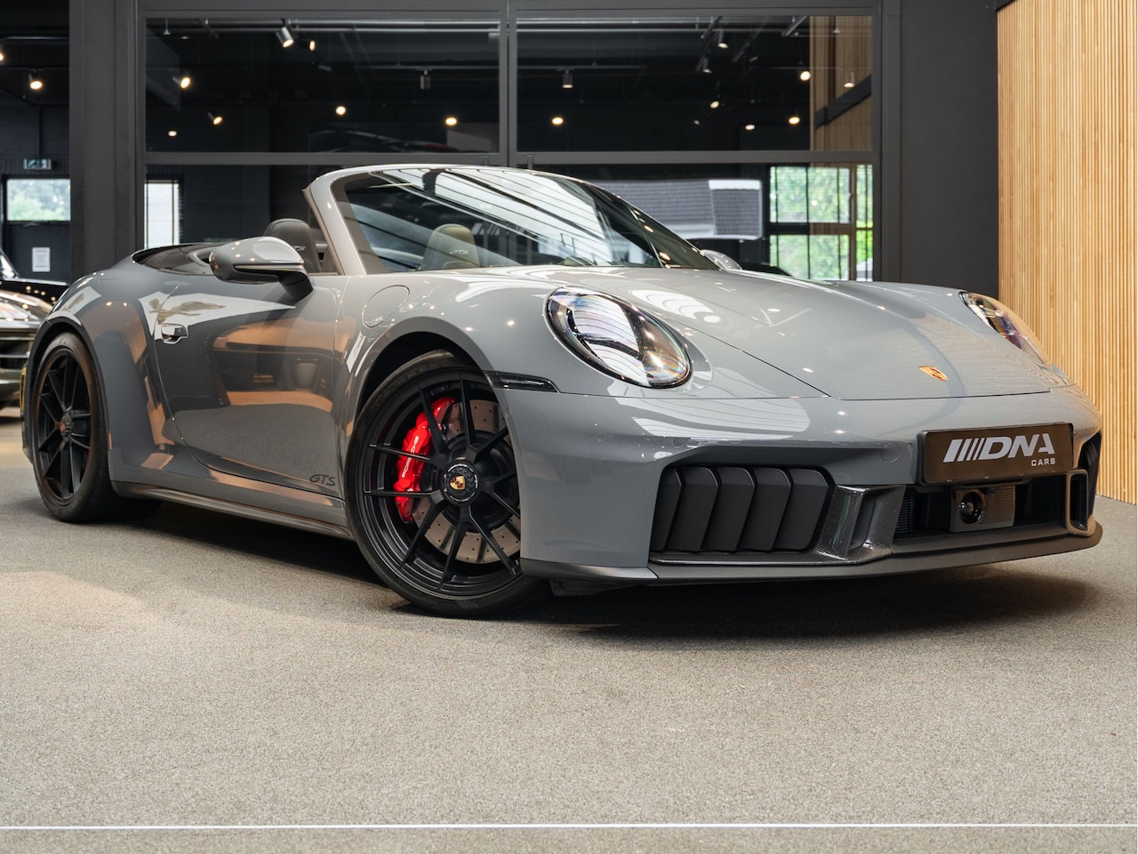 Porsche 911 Cabrio - 992.2 Carrera 4 GTS Carbon Pakket Lift Systeem - AutoWereld.nl