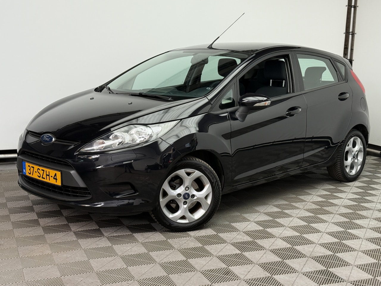Ford Fiesta - 1.25 Limited 5-drs Airco LM15" 1e Eigenaar - AutoWereld.nl