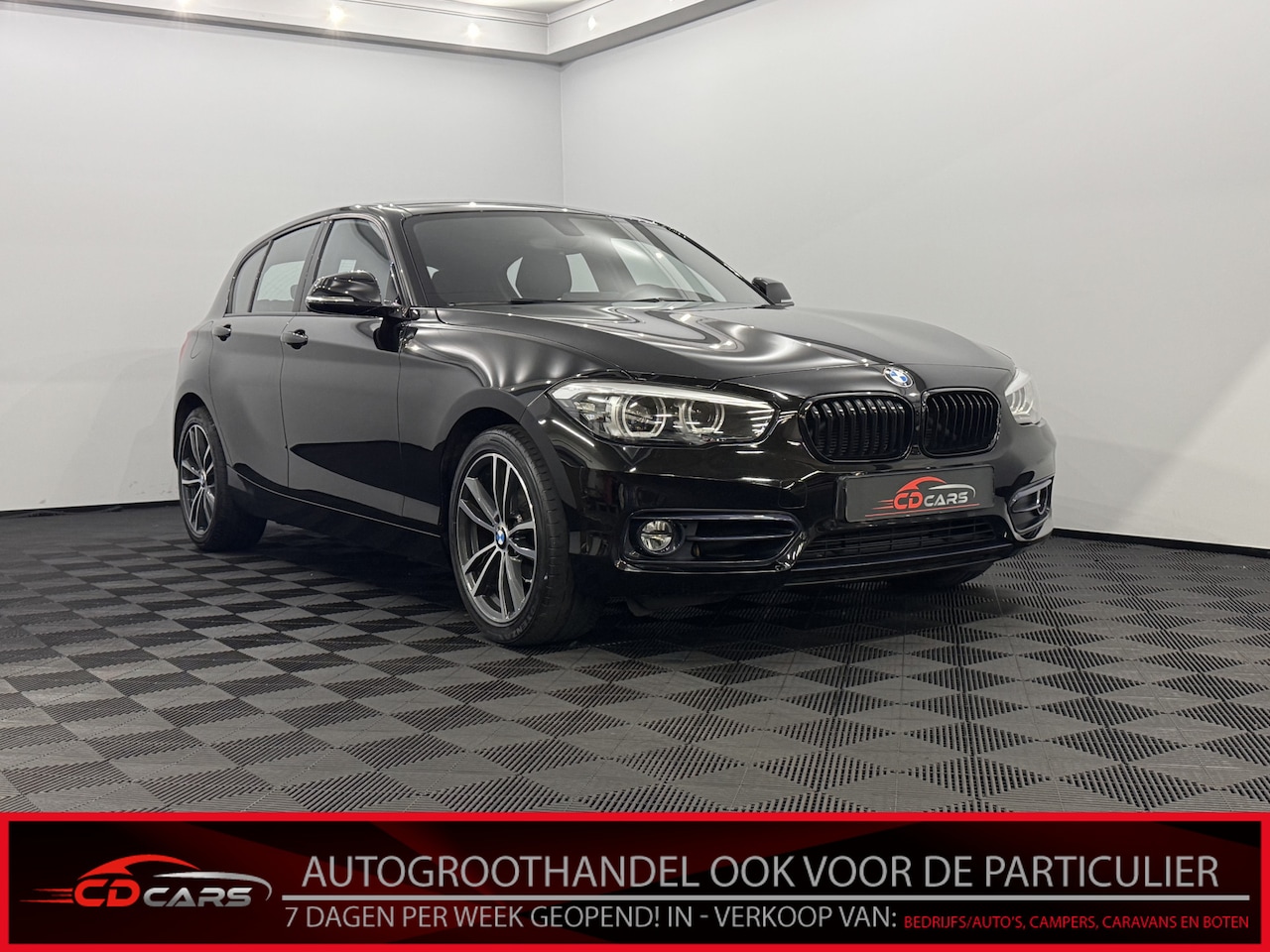 BMW 1-serie - 118i Executive Clima, Navi, Parkeersensoren, Keyless start, Cruise control, Lichtmetalen v - AutoWereld.nl