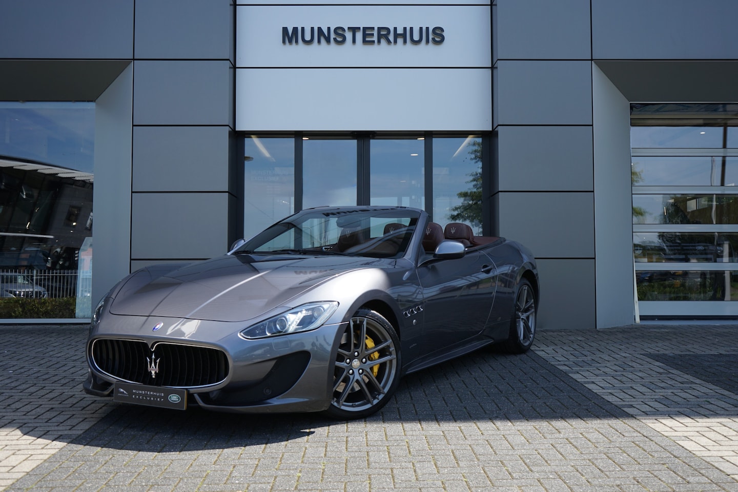 Maserati GranCabrio - 4.7 V8 Sport | Bluetooth | 450PK | Windschot | - AutoWereld.nl
