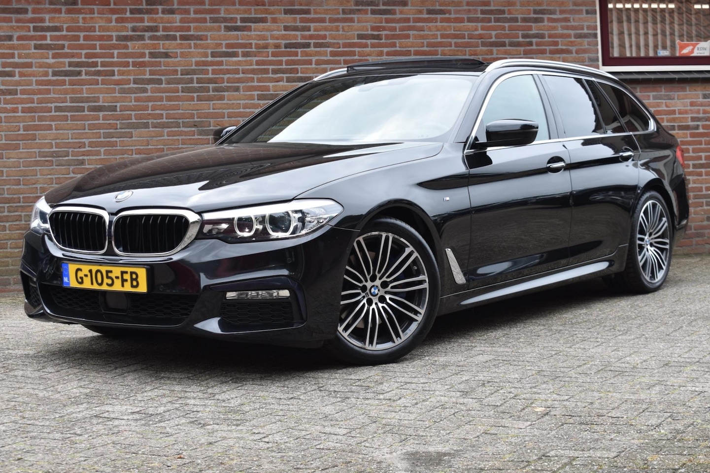 BMW 5-serie Touring - 530d High Executive '18 Pano Xenon Leder M Pakket Navi Cruise Inruil mogelijk - AutoWereld.nl