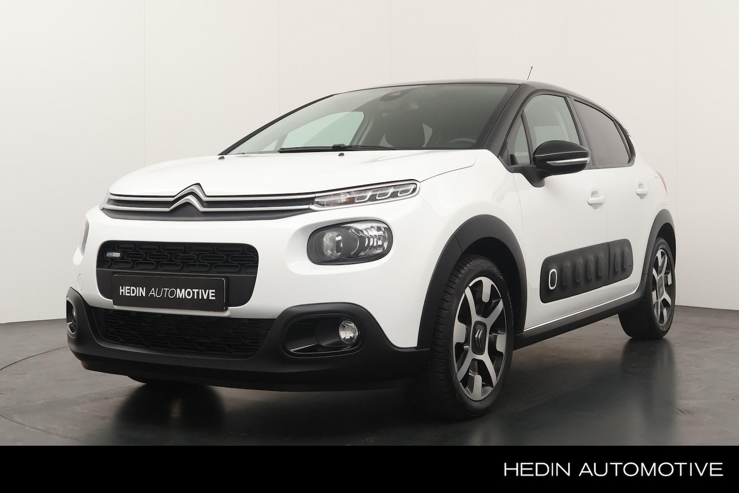 Citroën C3 - 1.2 PureTech Shine Navigatie | Alu. Velgen | Camera | PDC Achter | Cruise Controle | Airco - AutoWereld.nl