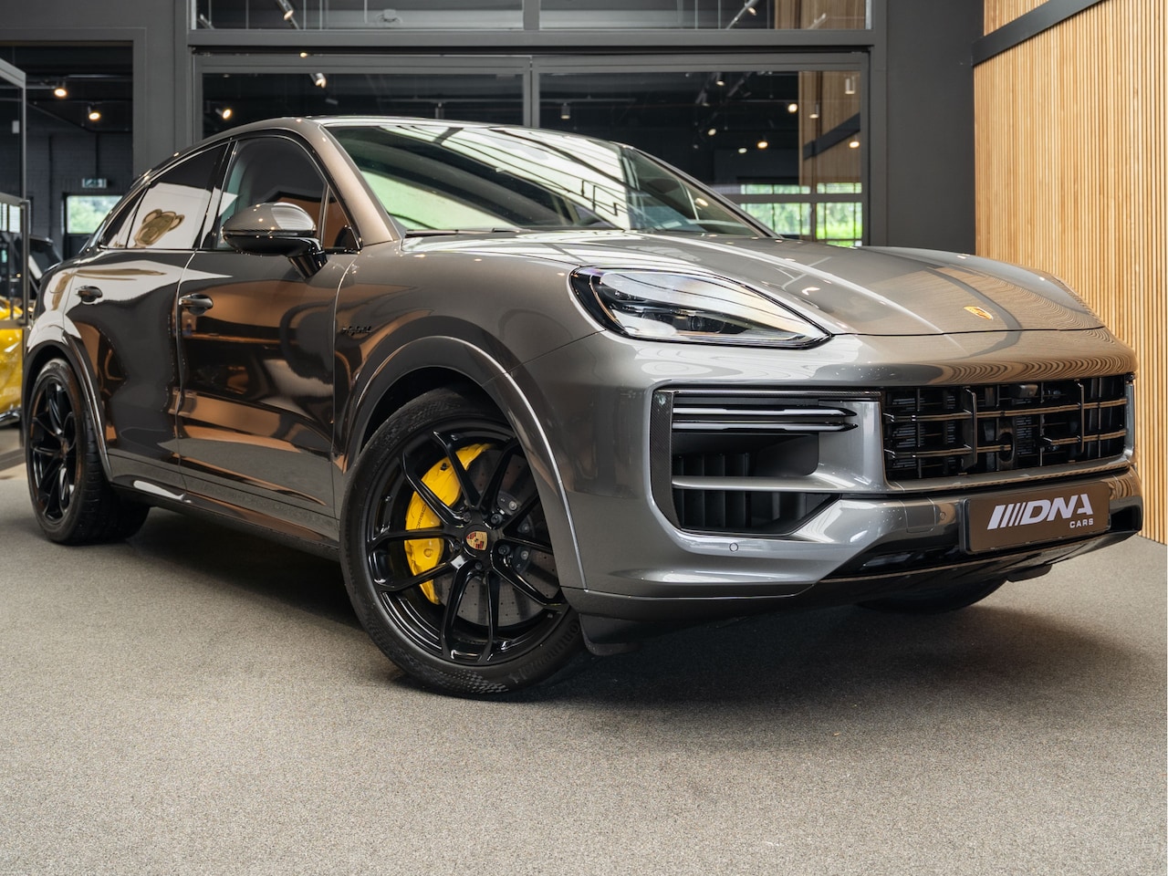 Porsche Cayenne Coupé - Turbo E-Hybrid Vol Carbon 4.0 Turbo E-Hybrid Keramisch PDLS+ - AutoWereld.nl