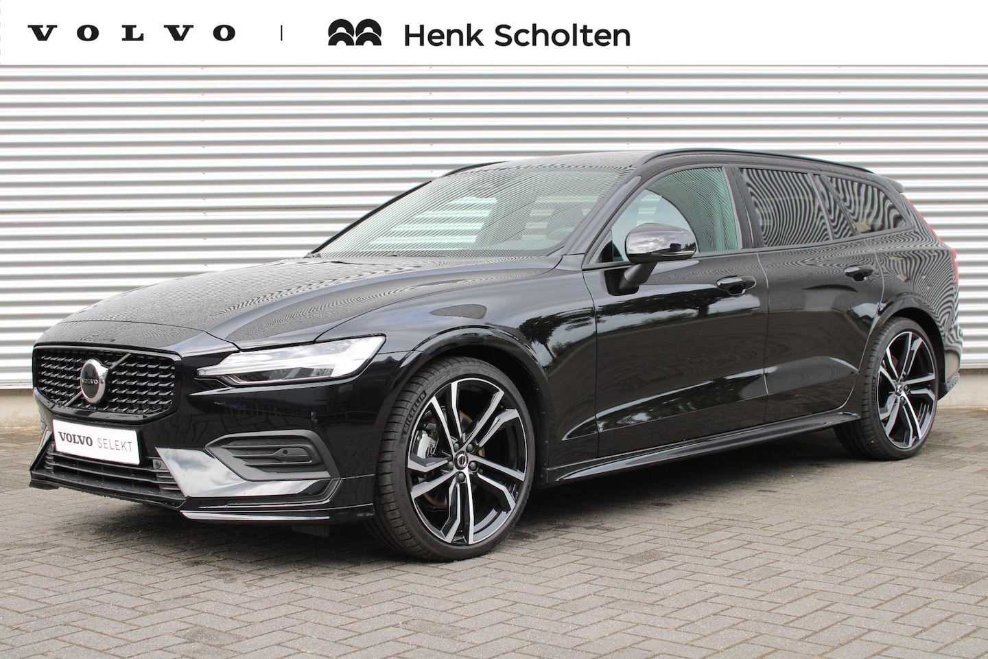 Volvo V60 - B4 Essential Edition 197PK | 20 Inch Lichtmetalen Velgen | Exterieur Styling Set | Dubbele - AutoWereld.nl