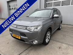 Mitsubishi Outlander - 2.0 PHEV Instyle Trehaak, xenon, schuid, leer, stoelverw, clima, cruise
