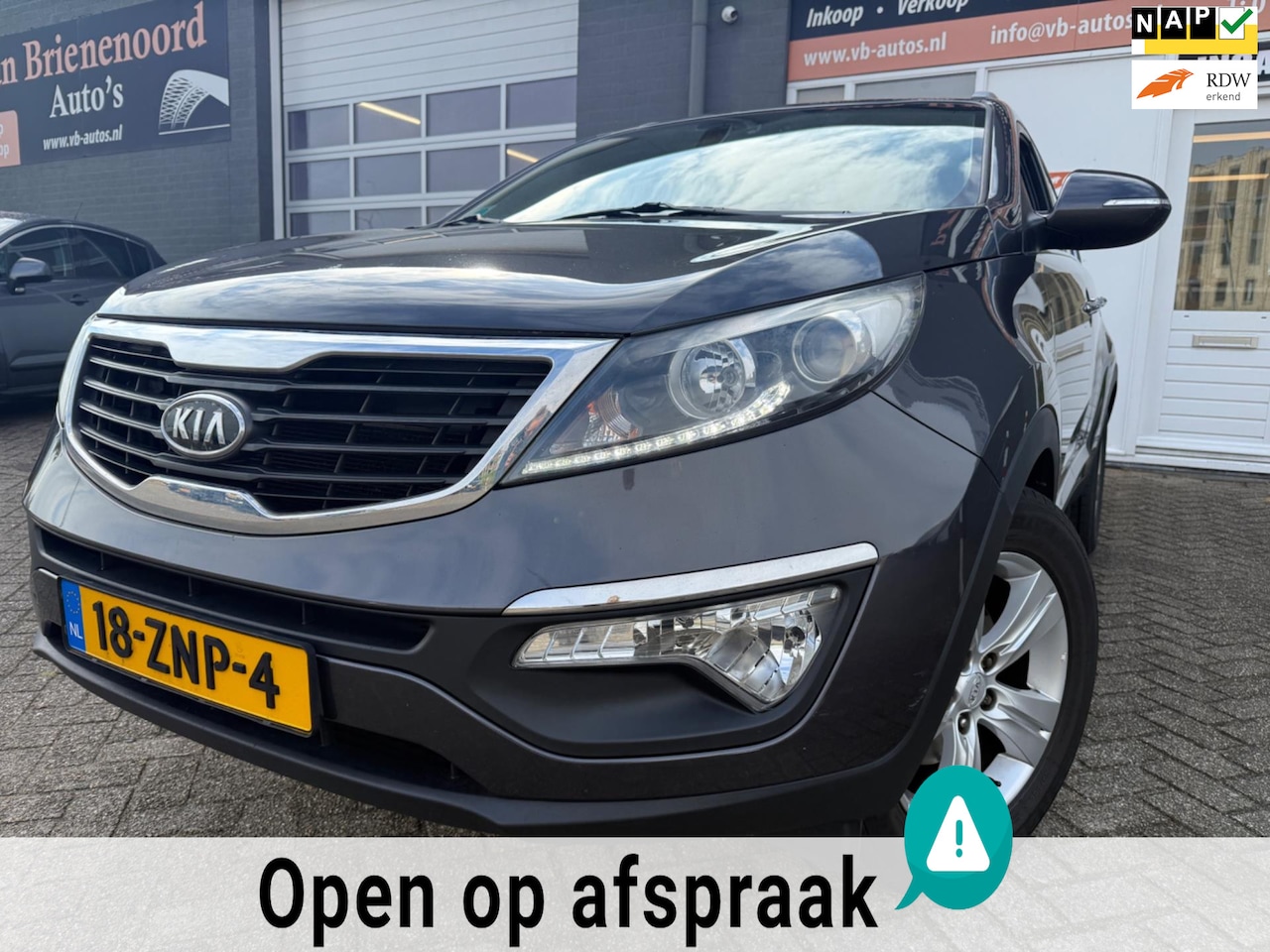 Kia Sportage - 1.6 GDI Plus Pack met parkeersensoren en trekhaak en bluetooth telefoon en airco - AutoWereld.nl