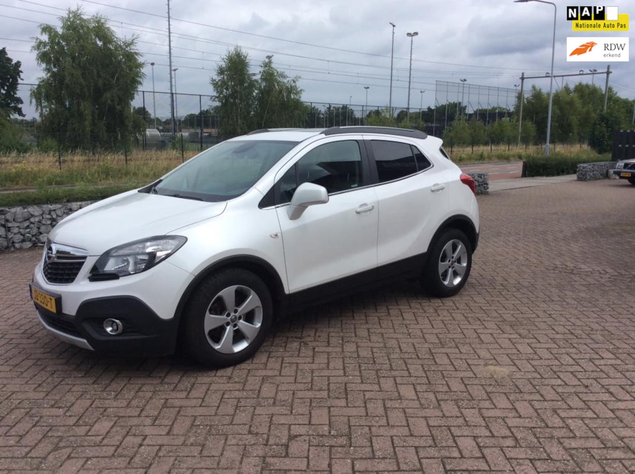 Opel Mokka - 1.4 T Innovation - Automaat - Leder - Navigatie - Lage KM Stand - schuifdak - LM - AutoWereld.nl