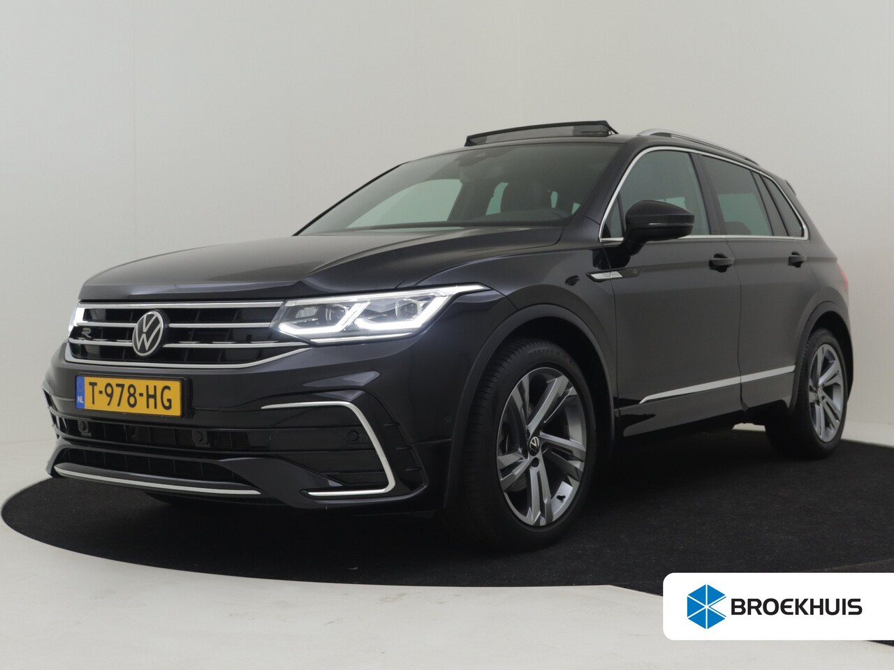 Volkswagen Tiguan - 1.5 TSI R-Line Business 150pk DSG/AUTO  | Trekhaak | Panorama dak |  Matrix koplampen | Ke - AutoWereld.nl