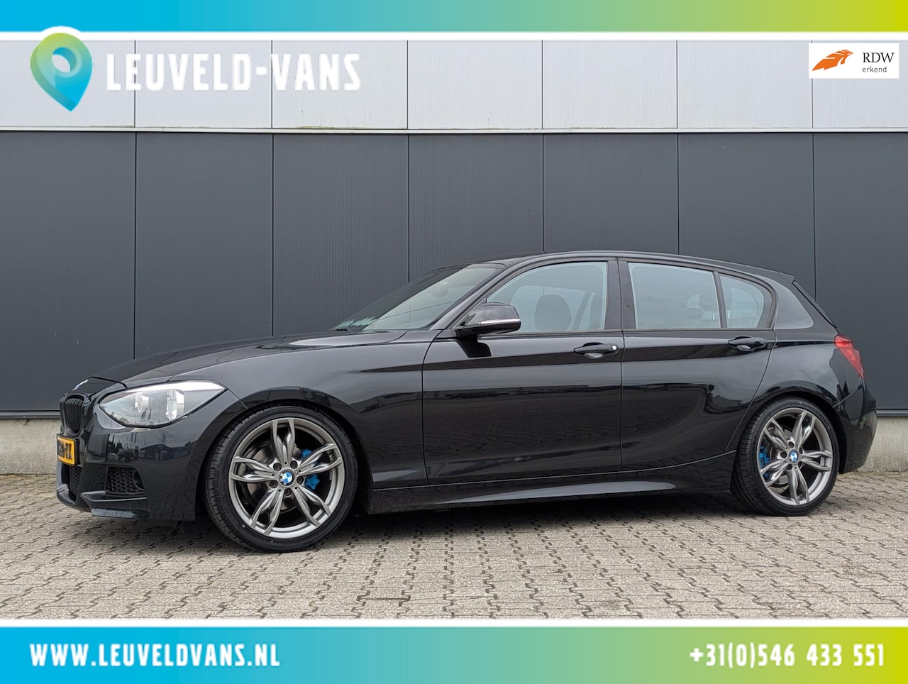BMW 1-serie - 116i M PAKKET 5 DEURS CRUISE AIRCO WEGKLAPBARE TREKHAAK - AutoWereld.nl