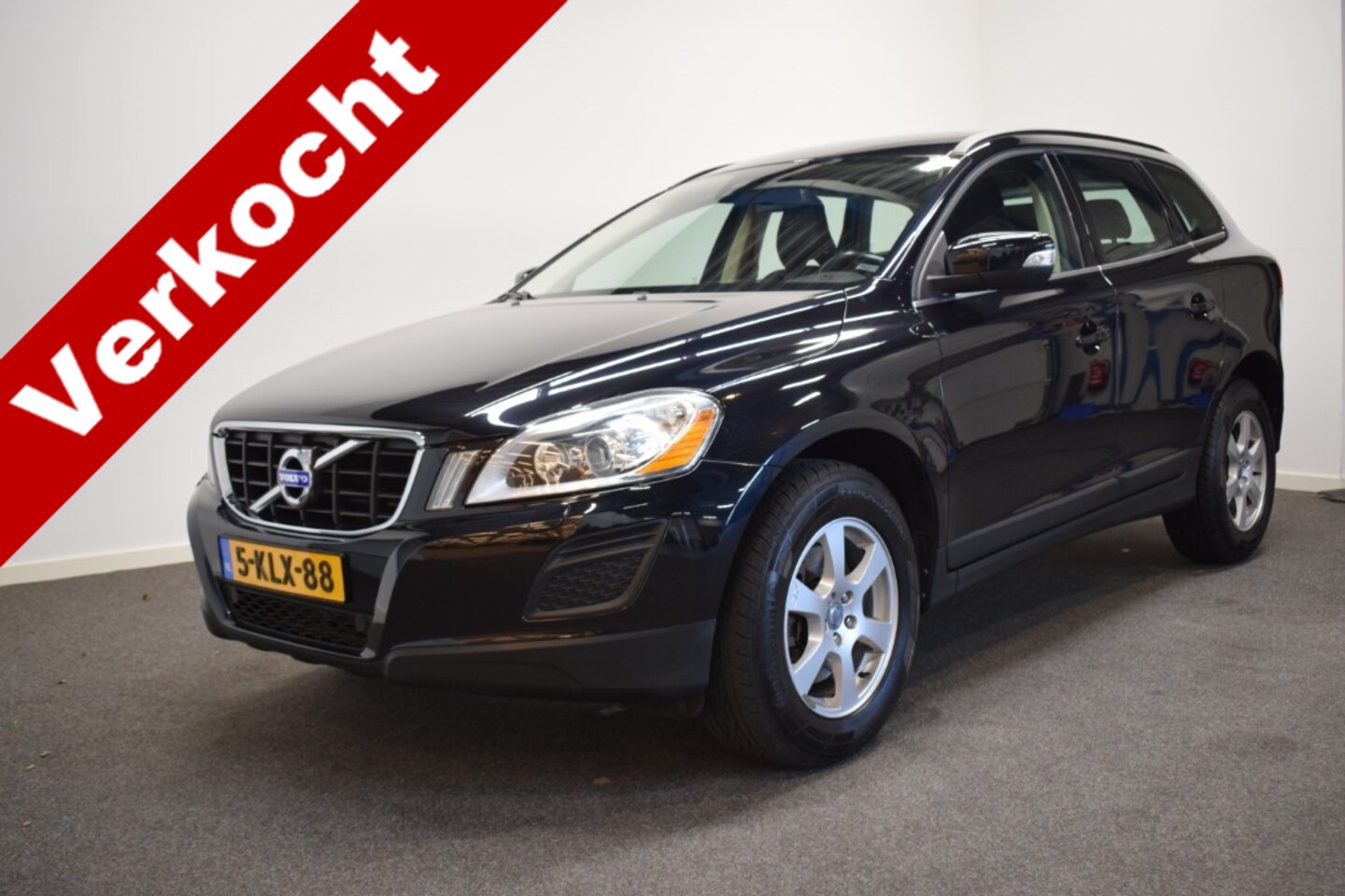 Volvo XC60 - 2.0 T5 241pk AUT6 Momentum Trekhaak 1800kg/ Leer/ Stoelverw/ Navi/ Cruise/ - AutoWereld.nl