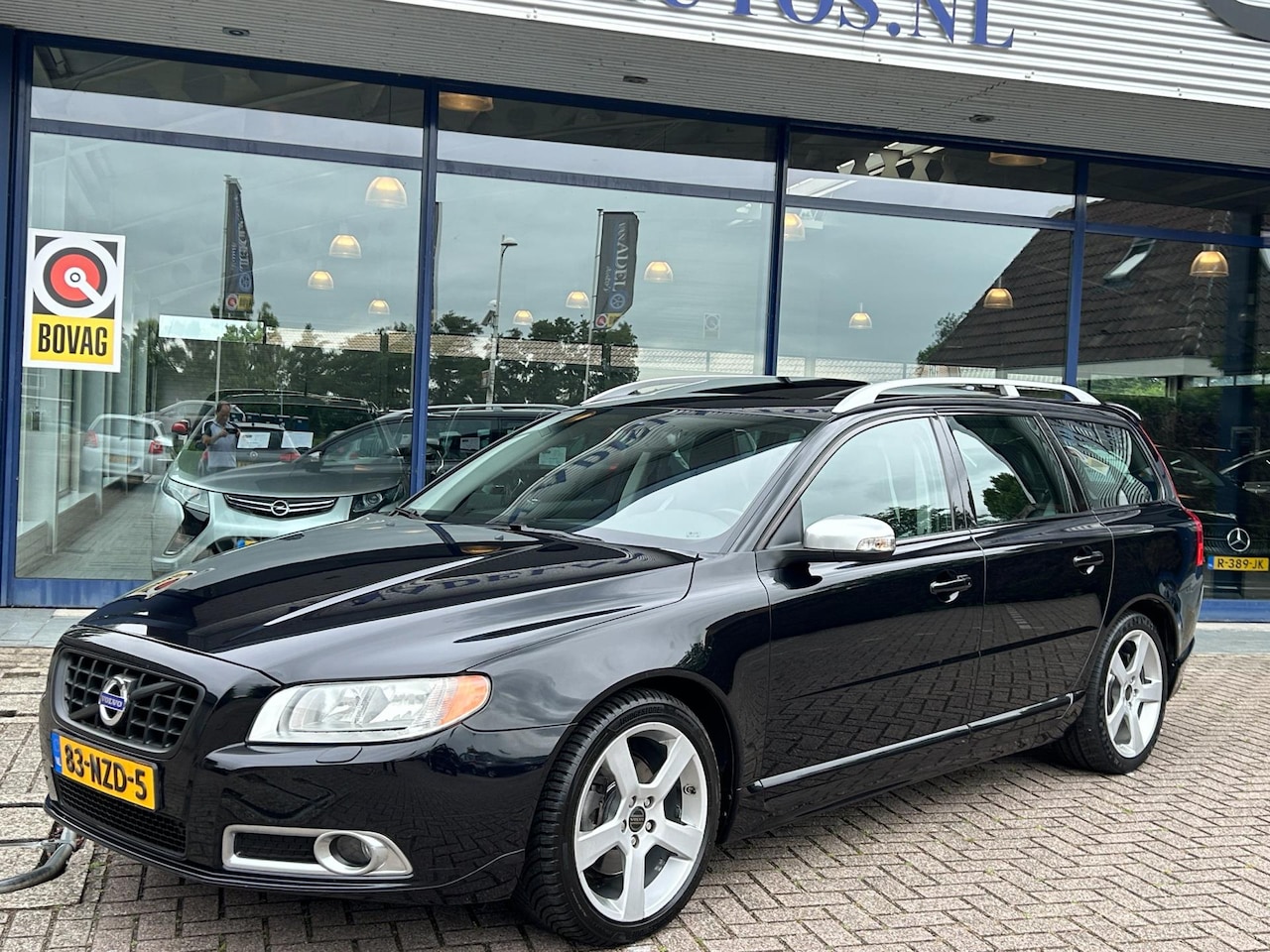 Volvo V70 - 3.2 AWD R-Design Youngtimer Aut. Leer Elek.Schuifdak Elek.Stoelen Trekhaak Dealeronderhoud - AutoWereld.nl