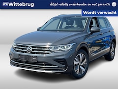 Volkswagen Tiguan - 1.4 TSI eHybrid 245pk DSG Life / Zwenkbare Trekhaak / 18'' LM velgen / Adaptive cruise con