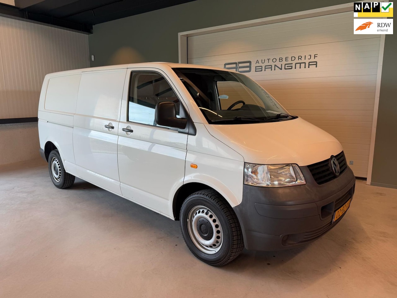 Volkswagen Transporter - 2.5 TDI 340 LANG/AIRCONDITIONING/TREKHAAK/SKAI/HOUTEN BETIMMERING/SCHUIFDEUR RECHTS/GEEN Z - AutoWereld.nl