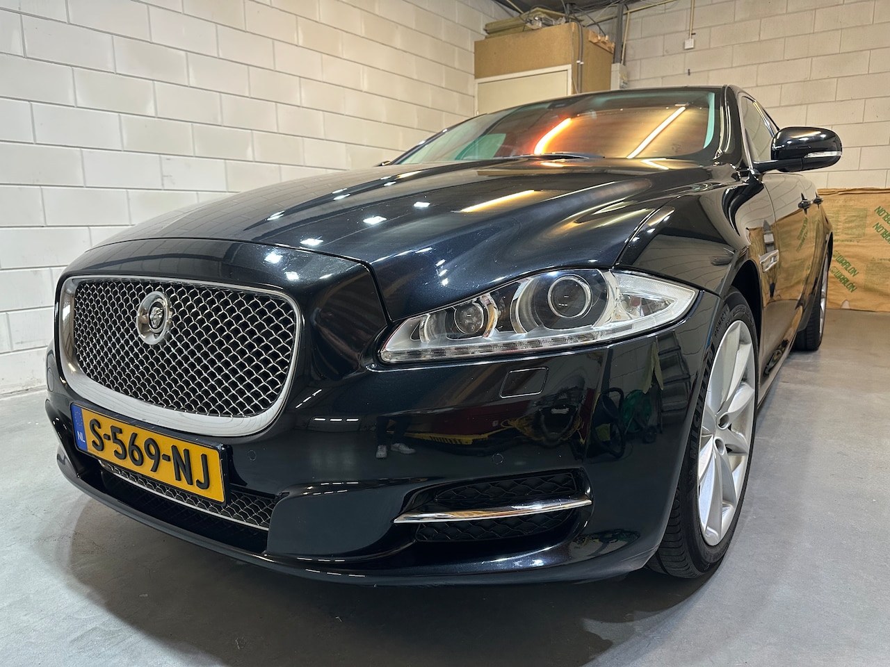 Jaguar XJ - 3.0 V6D Portfolio Apple CarPlay, Camera - AutoWereld.nl