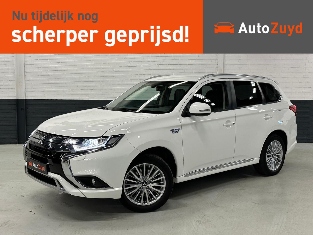 Mitsubishi Outlander - 2.4 PHEV Intense Camera / DAB /CarPlay / Leder Alcantara / Terkhaak - AutoWereld.nl