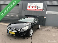 Volvo V60 - 1.6 T3 R-Design