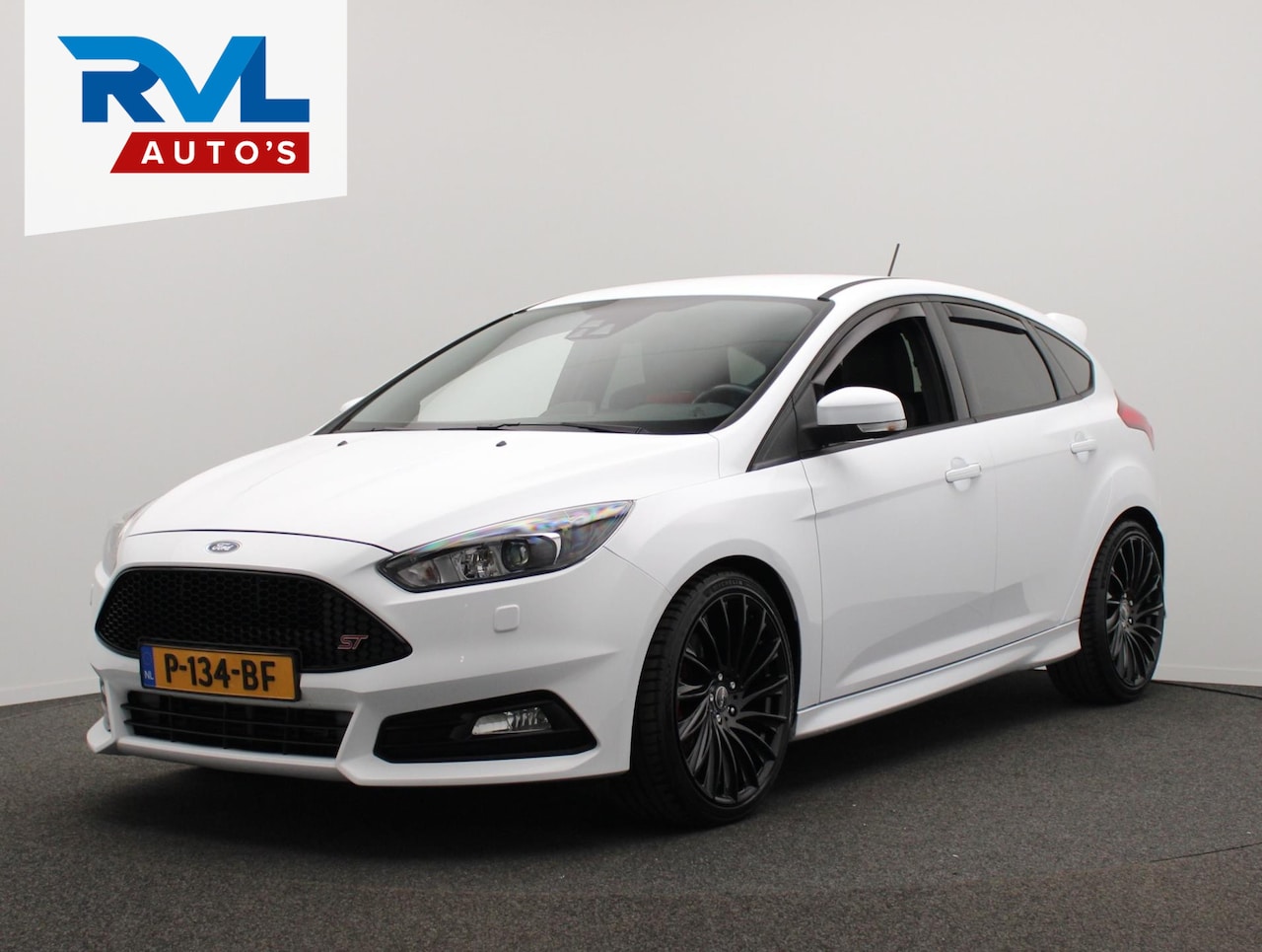 Ford Focus - 2.0 ST 250PK Recaro/stoelen Climate/control Navigatie - AutoWereld.nl