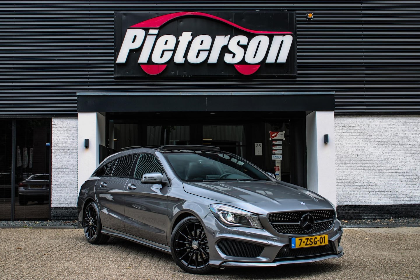 Mercedes-Benz CLA-klasse Shooting Brake - 180 AMG NAP PANO - AutoWereld.nl