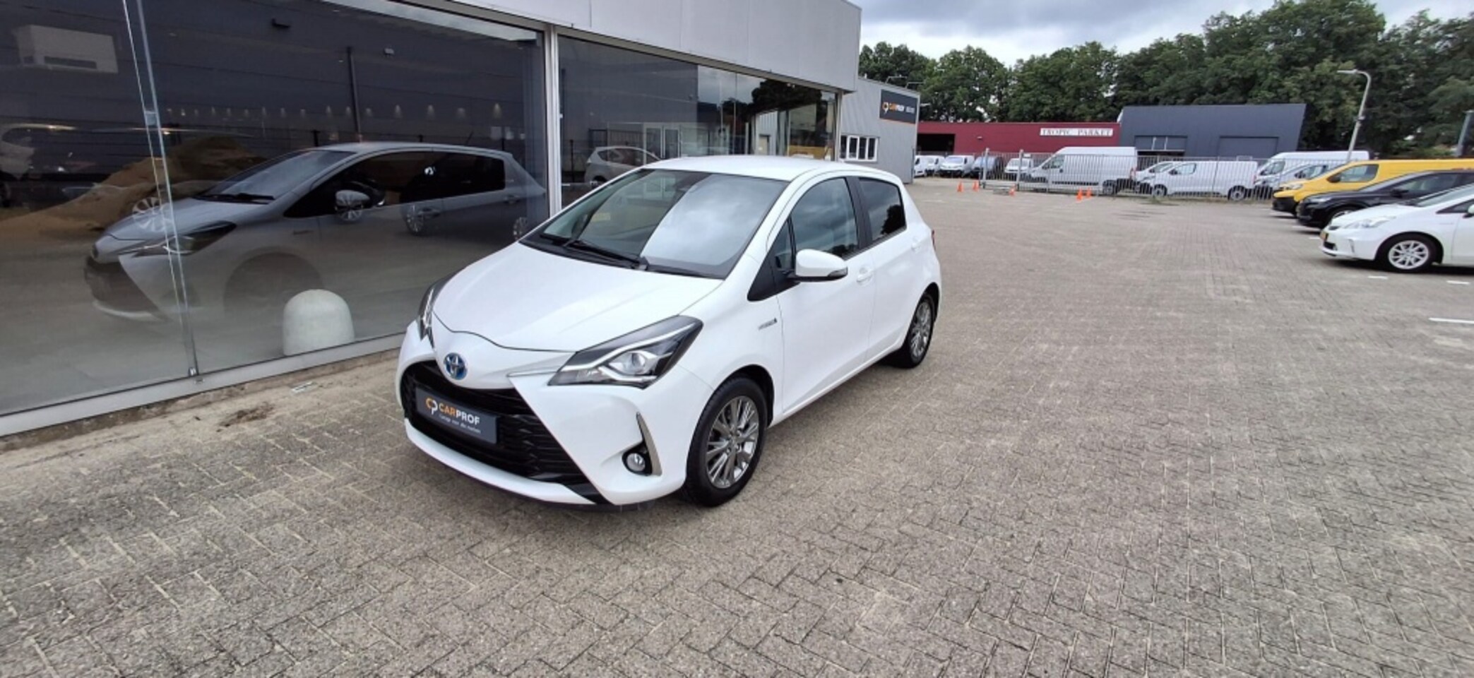 Toyota Yaris - 1.5 Hybride Dynamic NLauto | All-in | dealeronderhouden - AutoWereld.nl
