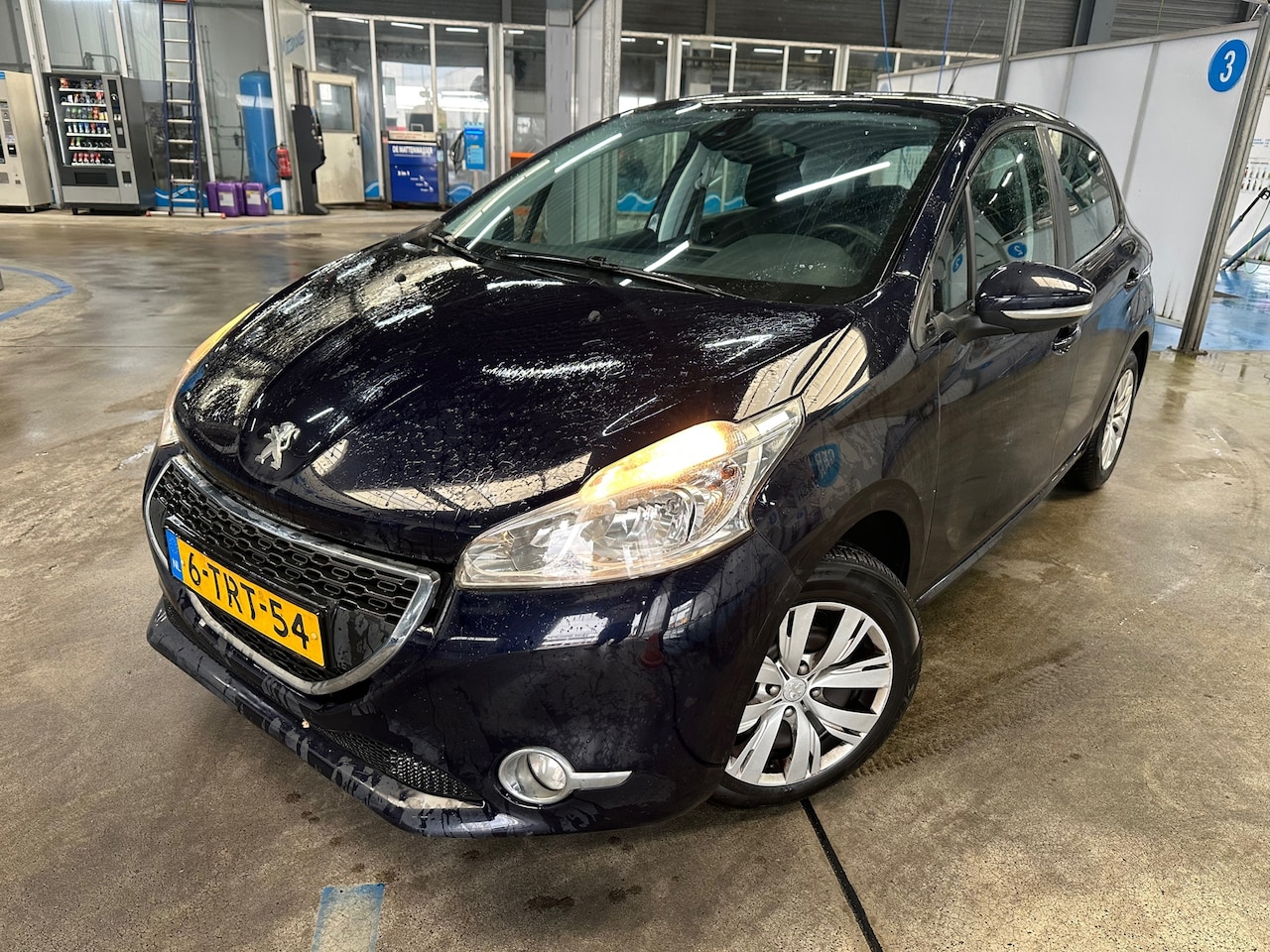 Peugeot 208 - MET NAVIGATIE, ACHTERUIT SENS & EVT NIEUW APK! - AutoWereld.nl